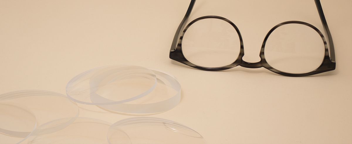 Pair of glasses with varifocal lenses
