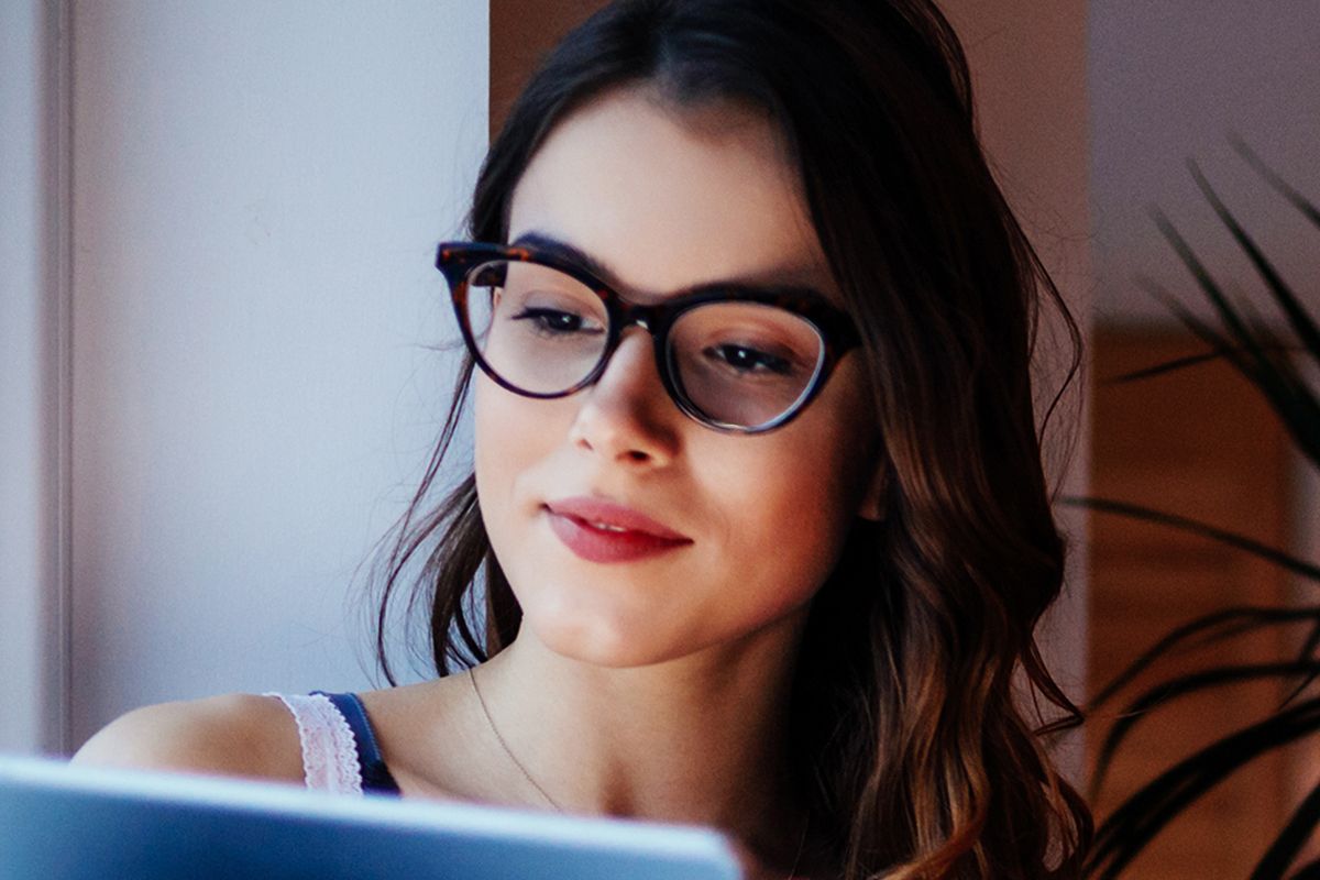 Female wearing varifocal lenses looking at a screen
